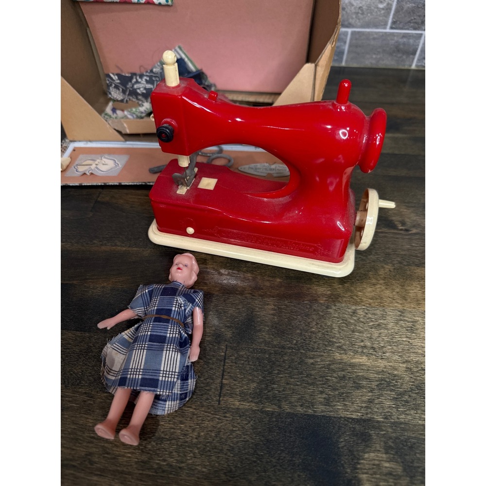 Vintage Hassenfeld Bros Jr Miss Sewing Kit Toy Red Sewing Machine Case 1950s - Picture 7 of 9